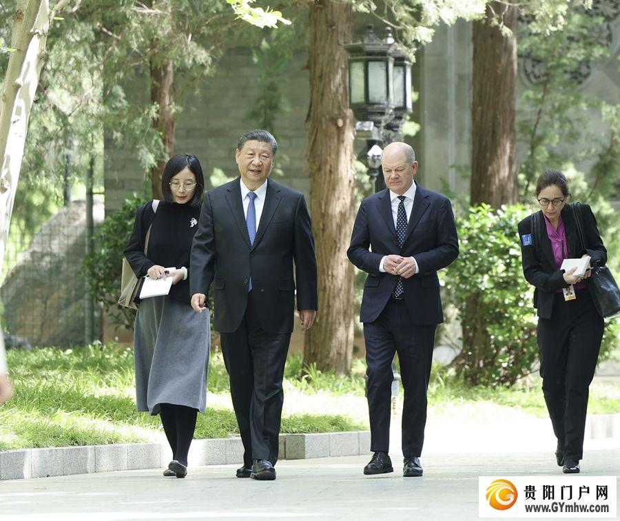 中德领导人漫步钓鱼台(图2)