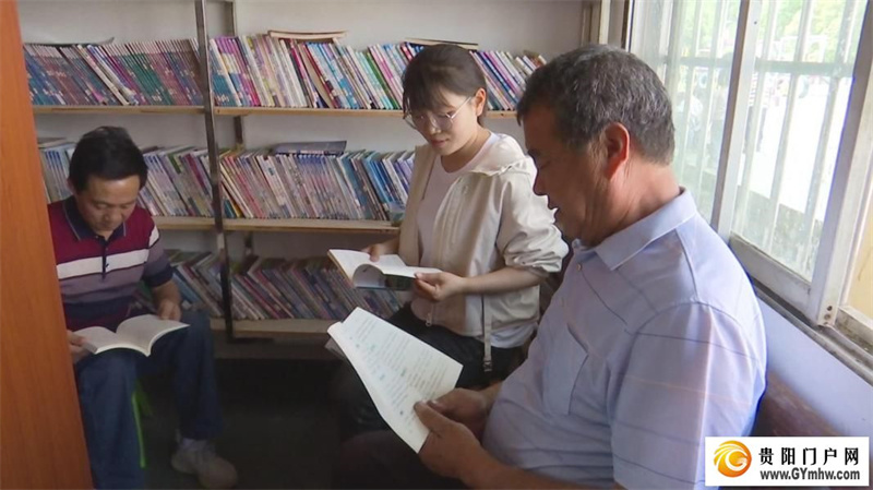 遵义播州:村民走进农家书屋“充电”获取“春耕经”(图2) 遵义播州:村民走进农家书屋“充电”获取“春耕经”(图2)