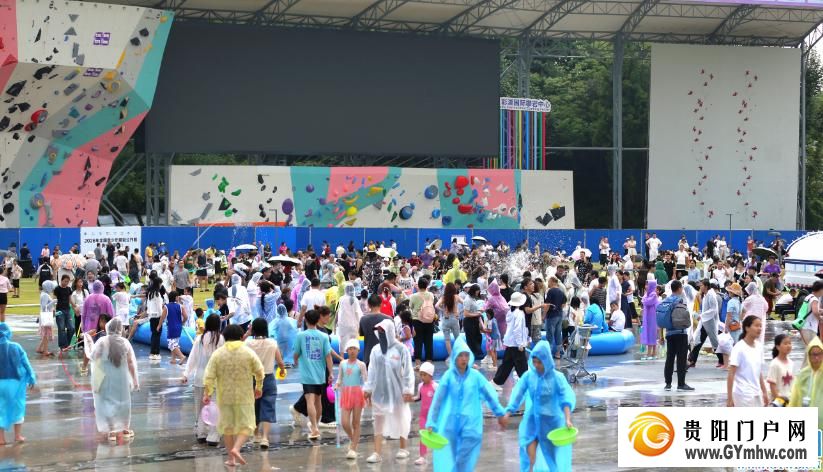 水龙点睛、星童奏乐、千人篝火……这场贵阳泼水节玩出了新高度(图6) 水龙点睛、星童奏乐、千人篝火……这场贵阳泼水节玩出了新高度(图6)