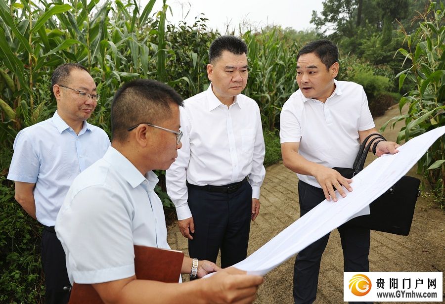 王宏在息烽县督导群众身边不正之风和腐败问题集中整治工作并现场
