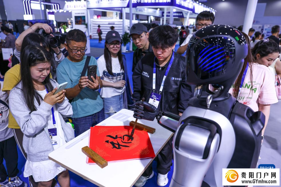 数博会上感受人工智能科技魅力(图5)