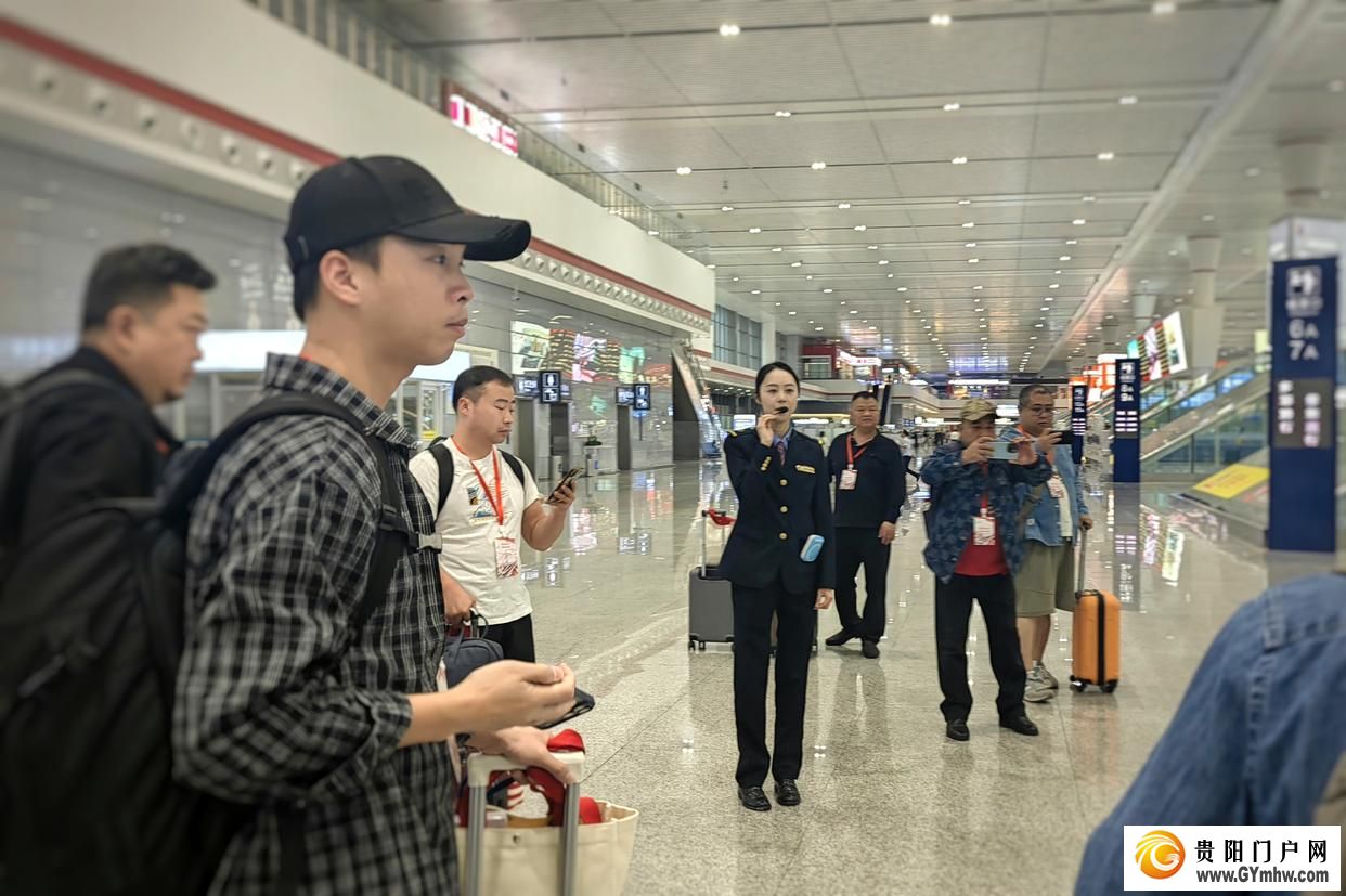 奔赴红色黔途!贵阳北站护航文旅出行热潮(图1) 奔赴红色黔途!贵阳北站护航文旅出行热潮(图1)